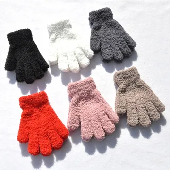 Зимние Новые теплые Детские перчатки, Однотонные утепленные Теплые Плюшевые перчатки для мальчиков и девочек, мягкие Теплые перчатки из кораллового флиса с полными пальцами