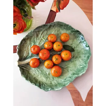 Керамическая тарелка для фруктового салата подглазурного цвета с ручной росписью, предметы декора европейской гостиной, декоративная тарелка из капустных листьев.